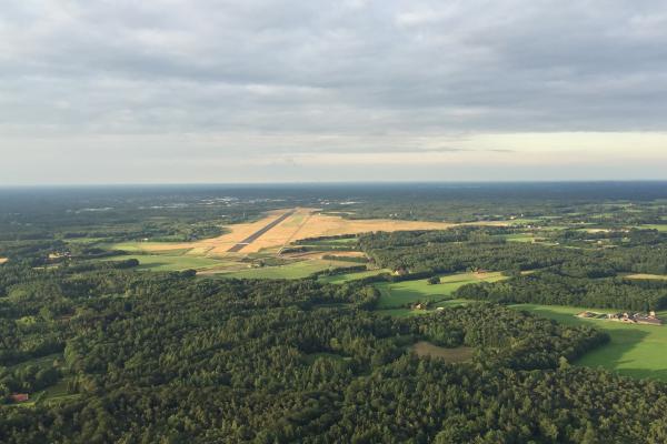 Prive-Ballonvaart-over-vliegbasis-twente.JPG