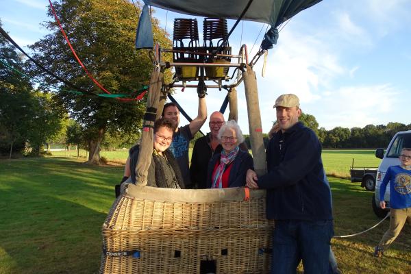 Ballonvaart Holten prijswinnaars de biester (5).JPG