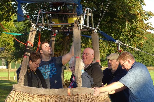 Ballonvaart Holten prijswinnaars de biester (6).JPG